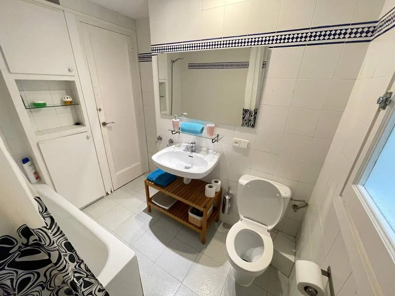 Rooms Villaroel Barcelona Bed & Breakfast