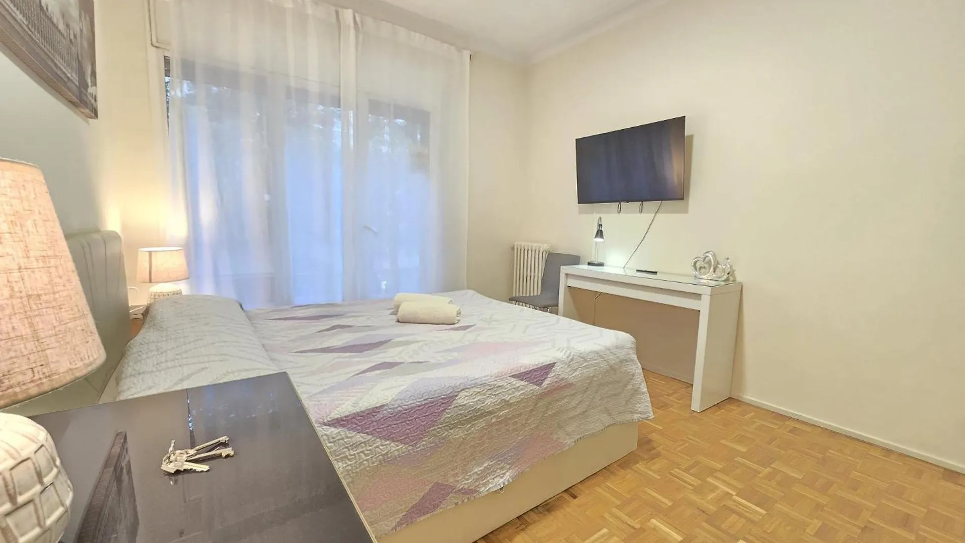 Rooms Villaroel Barcelona Bed & Breakfast