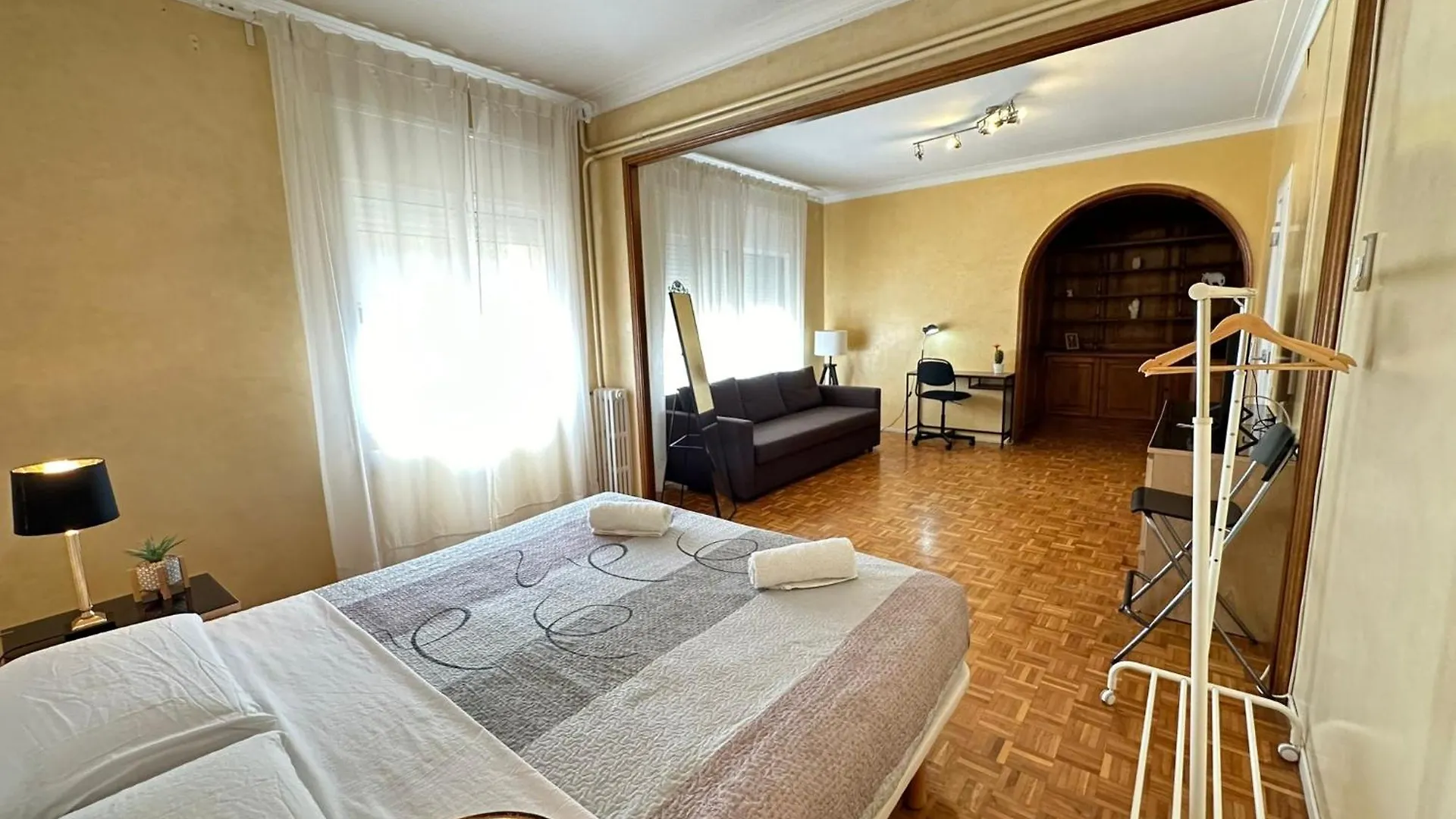Rooms Villaroel Barcelona