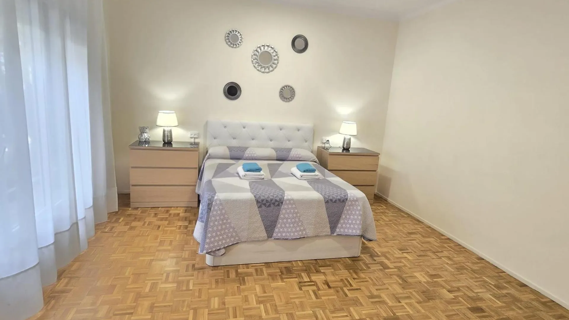 Rooms Villaroel Barcelona Spain