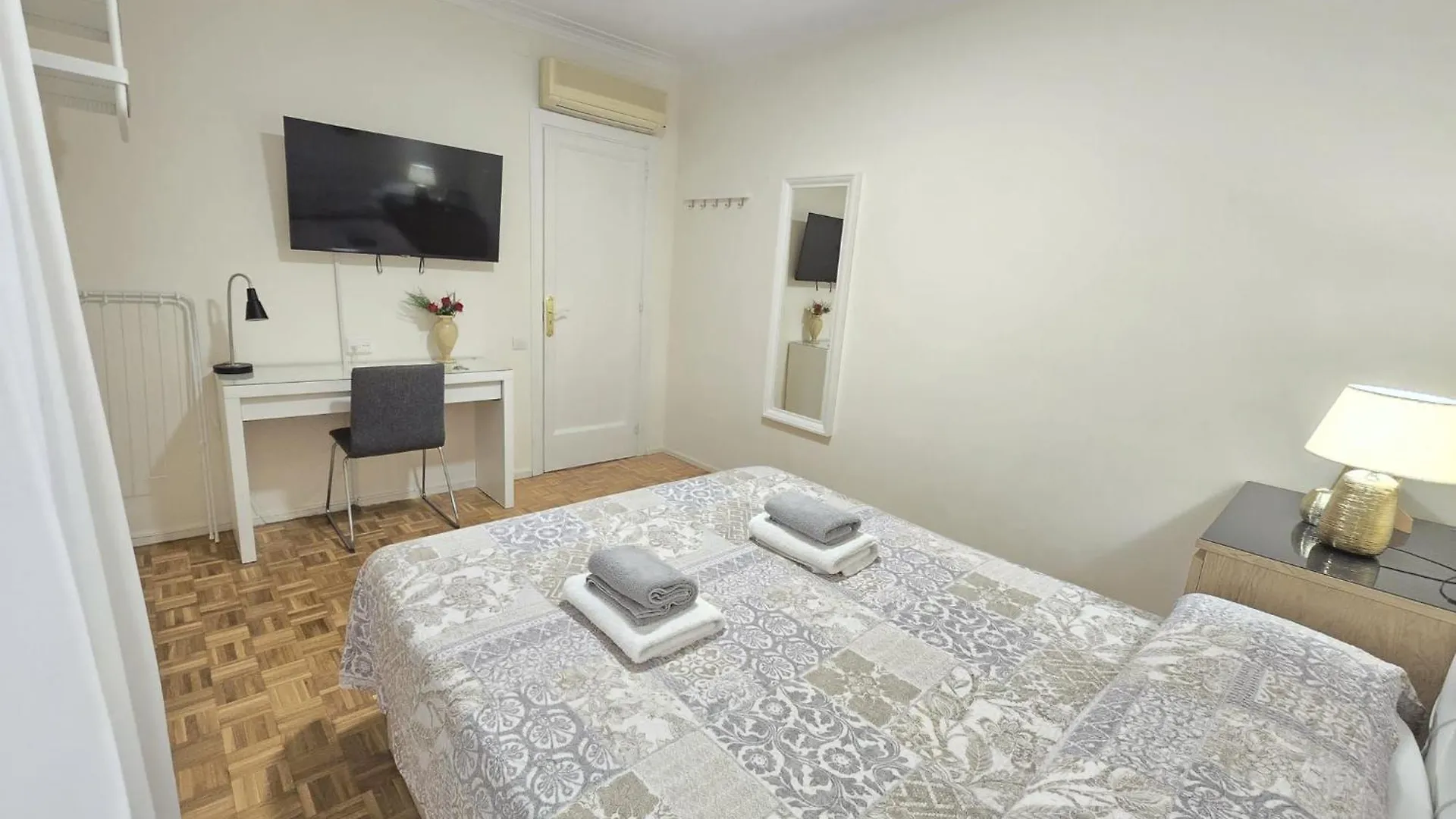 Rooms Villaroel Barcelona 0*,