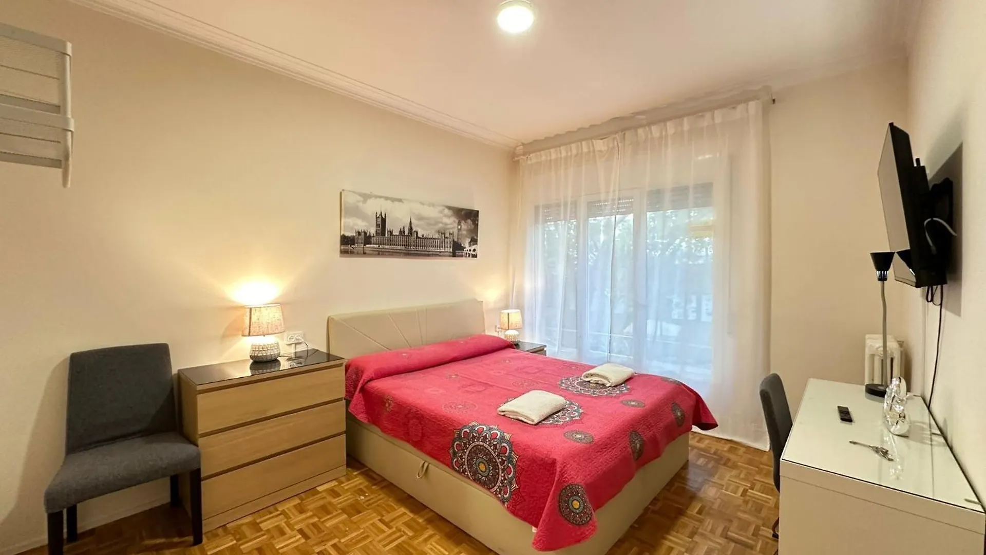 Rooms Villaroel Barcelona Spain