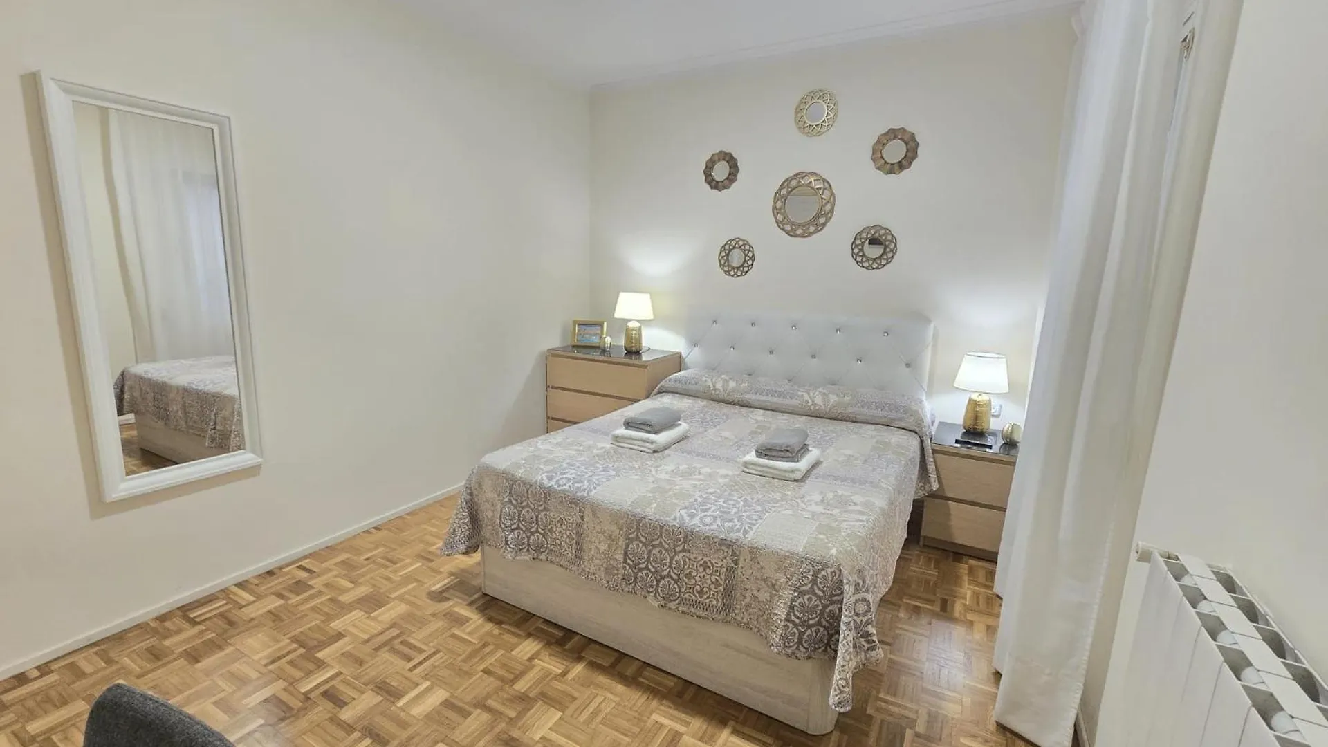 Rooms Villaroel Barcelona Bed & Breakfast