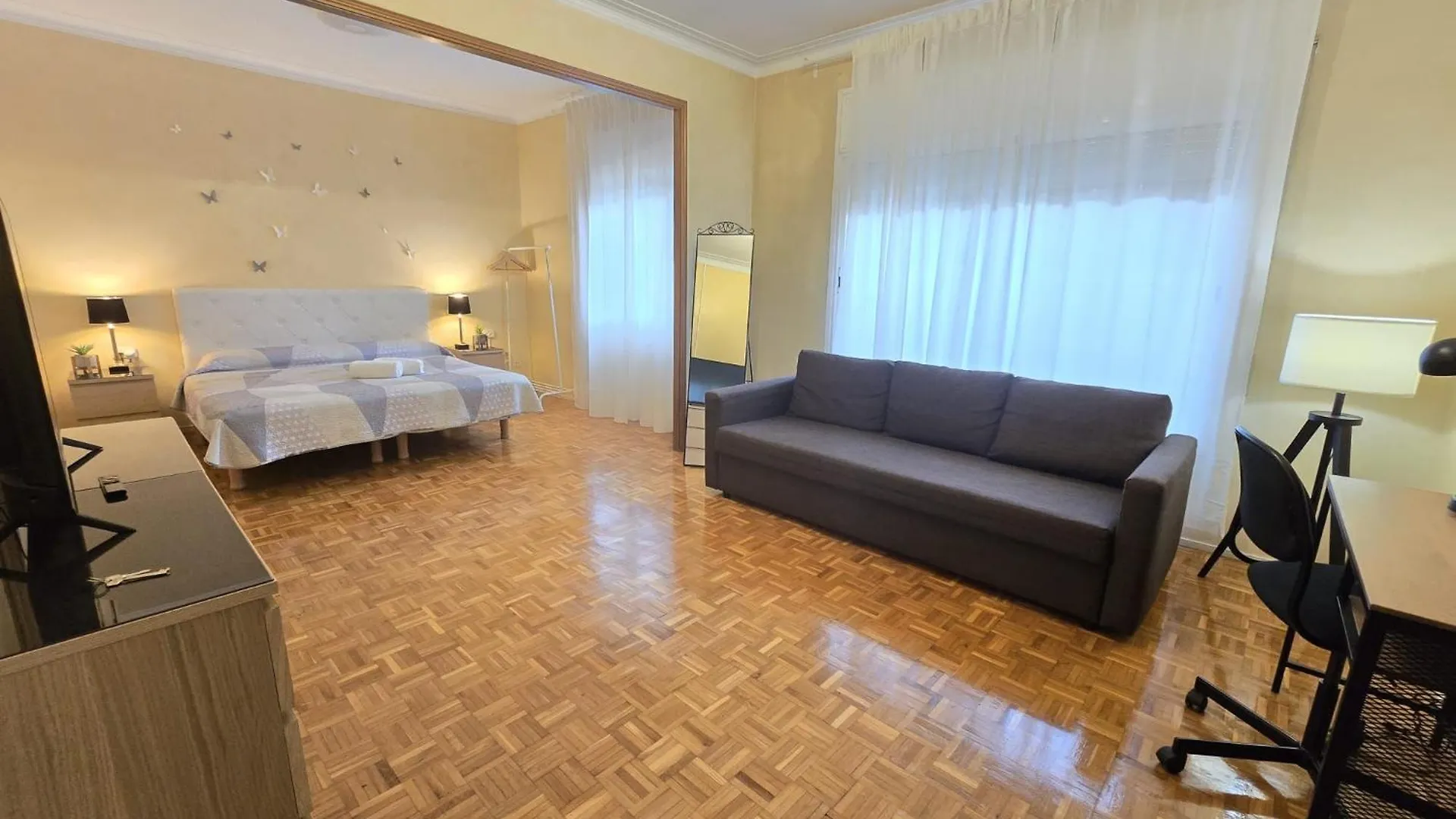 Rooms Villaroel Barcelona 0*,  Spain