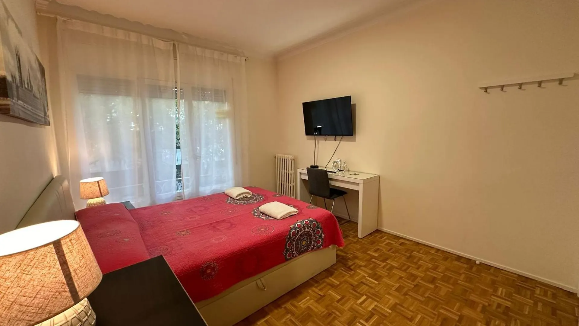 Rooms Villaroel Barcelona Bed & Breakfast