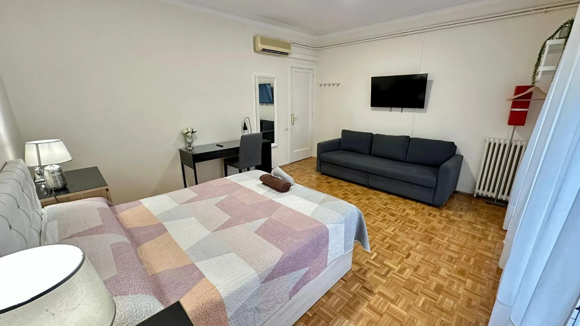 Bed & Breakfast Rooms Villaroel Barcelona