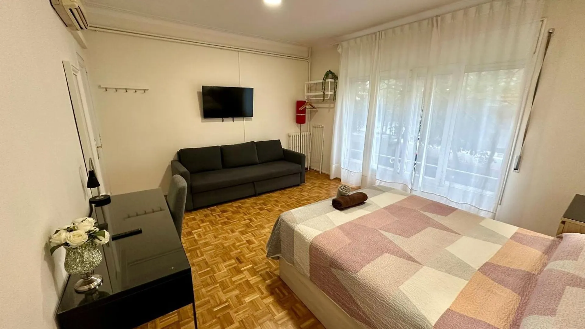 Rooms Villaroel Barcelona